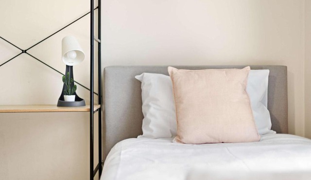 Private Single Room - Centrally Located at Milperra - Shared Bathroom