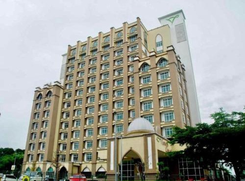 Private Studio Viana Court Service Apartment 2 with private parking