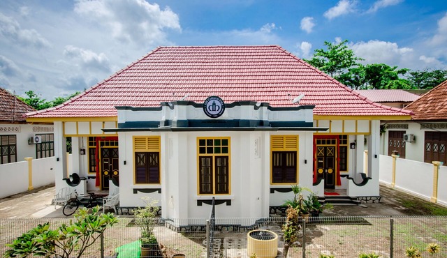 Private swimming pool + BBQ area in Malacca town area [DH Cultural Villa 1]