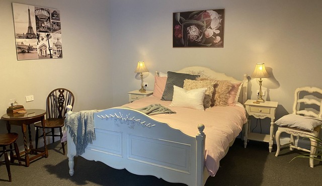 Queen suite with breakfast in Stanley