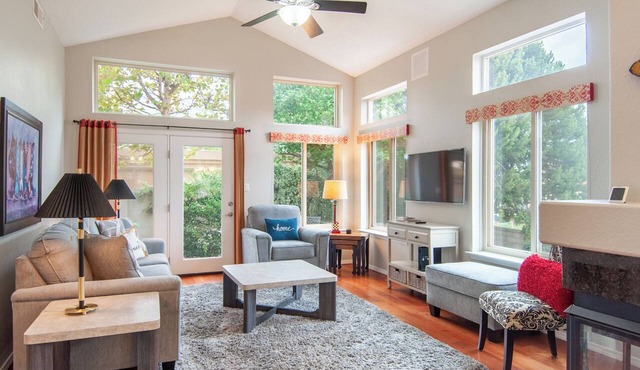Quiet Convenient Comfort in Gated Community in Albuquerque