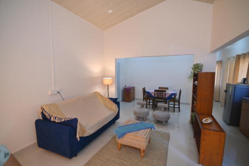 Rün Lirak, Lovely Home