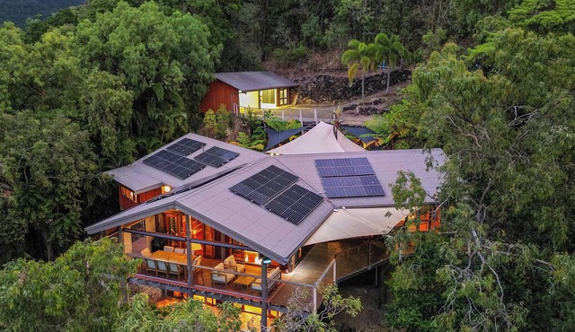 Rainforest Treehouse Sanctuary in Smithfield