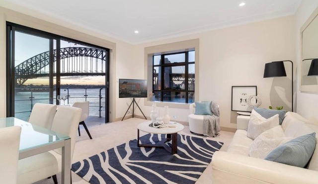 Reflections - World Class 360 Harbour Views!