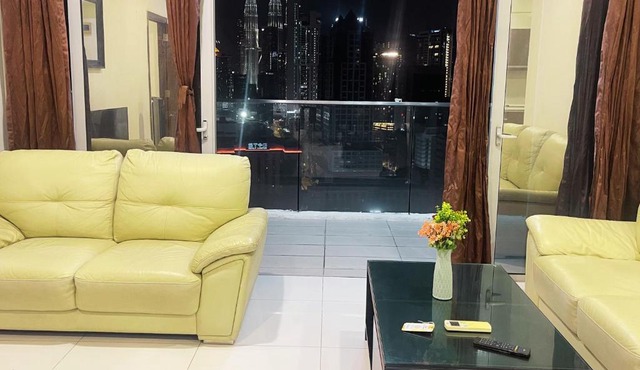 Regalia Residence KLCC Upper View Sky Pool Suite
