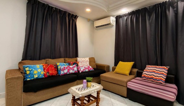 Relax & Stay Skudai Landed Perfect for 6 pax
