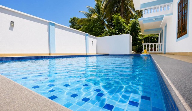 Resort Blue Cent Beach on Candolim Goa