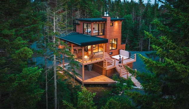 RIDGEVIEW/Micro-Chalet/Mountain Retreat with Hot Tub in Quebec