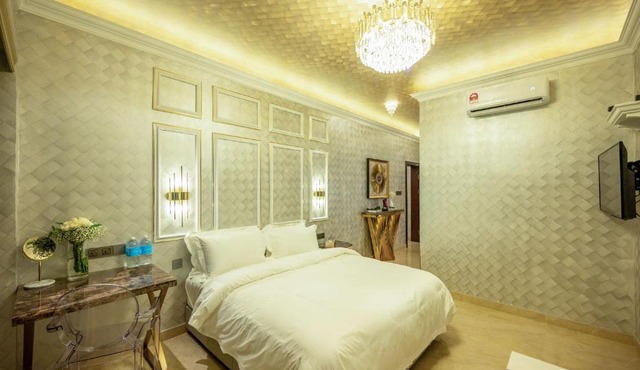Ritz Residence - A Member of The Luxury Hotel Group