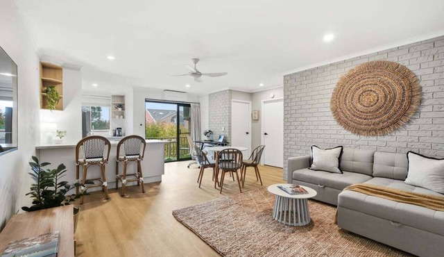 Riviera - Stylish Interiors, Sleeps 4, Walk to Beach