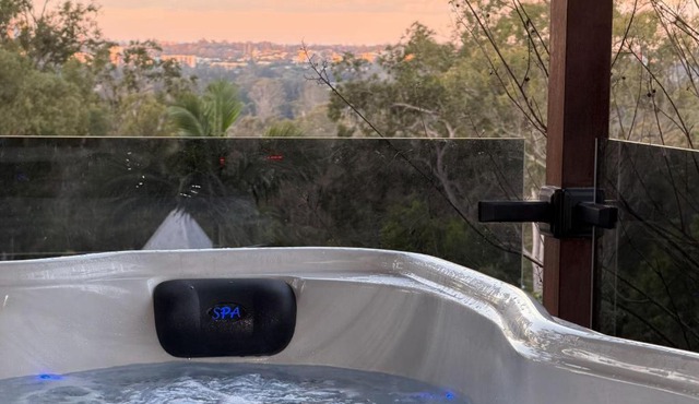 Romantic Spa Retreat Private Sauna & Hot Tub