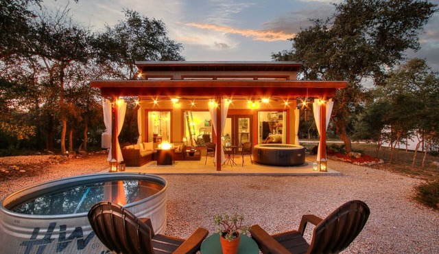 Romantic Tiny Home With Loft in Hondo
