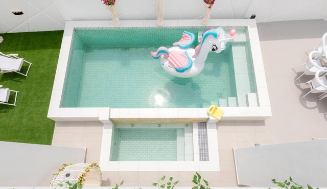 RomenVilla Melaka Pool/Jaguzzi/KTV/BBQ/(16-23pax)