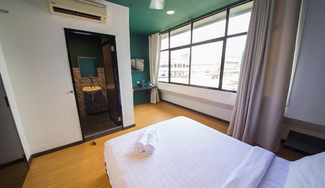 Room V Jalan Jenang