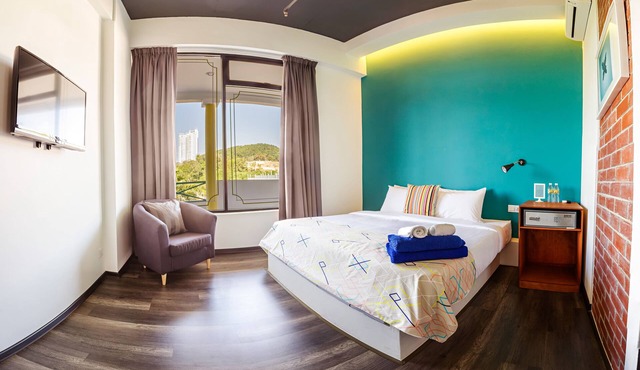 Roomies Suites