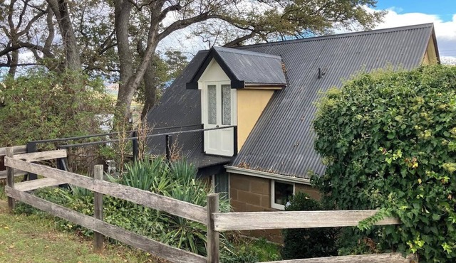 Rose Cottage in Hamilton