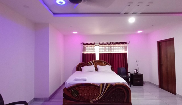 Roy's Hotel