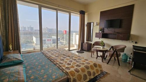 Royal Bliss 1 Independent apartment with Balcony