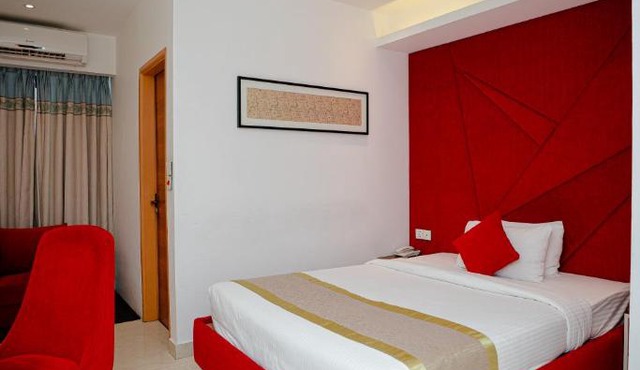 Royal Raj Hotel