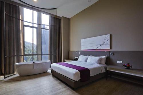 Royale Q hotel room
