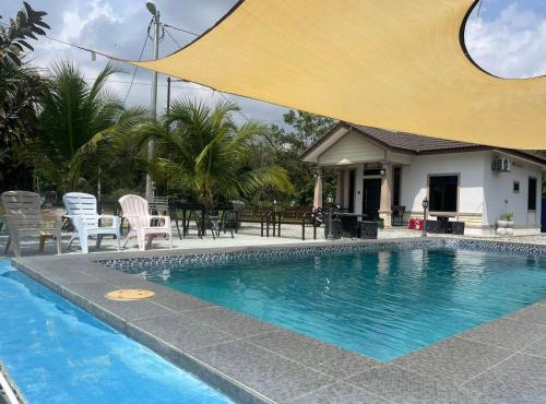 Rumah Armand Private Pool 5 bilik Pengkalan Balak Tg Bidara Masjid Tanah Melaka