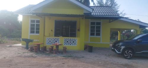 Rumah Kuning Homestay