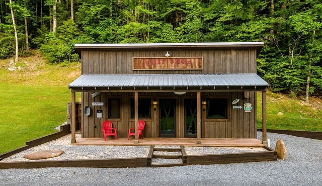 Rustic Cabin Getaway near the George Washington and Jefferson National Forest in Peterstown