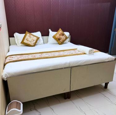 S Pal Palace -Walk in Nizamuddin Railway Station