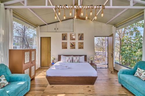 SaffronStays Chirping Chalet