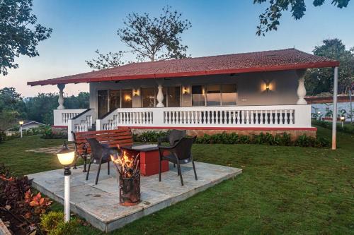 SaffronStays Mariposa by the River Montana - 3BR riverside villa in Karjat with pool and garden, perfect for small families
