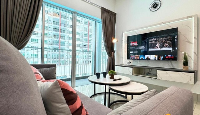 Salak Selatan Pool View with Wifi & Netflix 4PAX