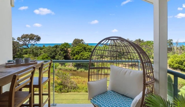 Salt on Sapphire - steps away from Campbells Beach