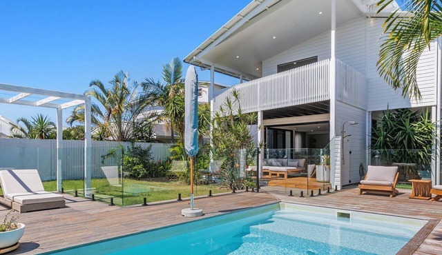 Salty Haven - Beachside modern holiday home