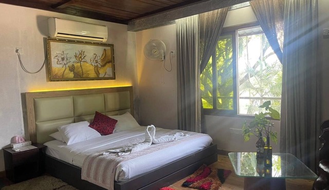 Sampan Resort