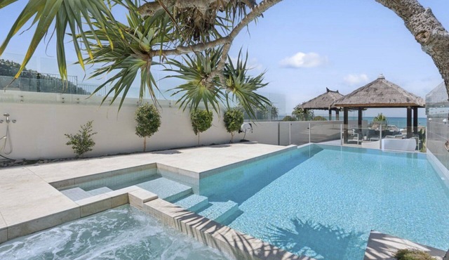 Sapphire Sands, Absolute Beachfront, Pool, Spa Pet Friendly