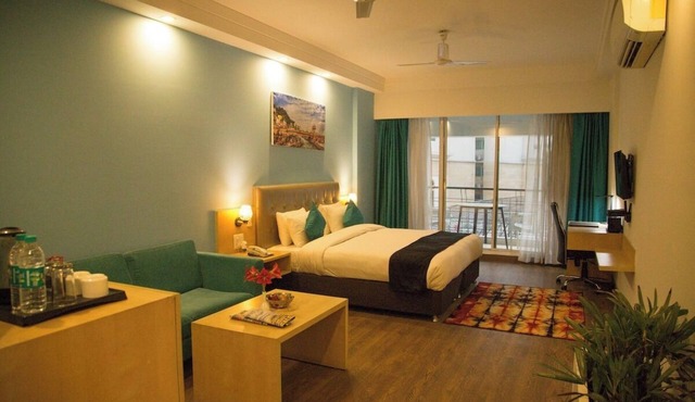 Saramax Inn