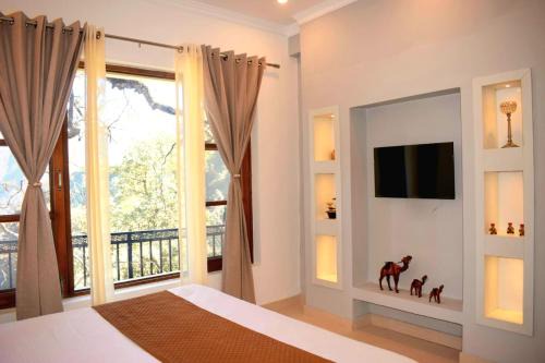 Sarins 'Mistville' 4BHK Villa Mall Road