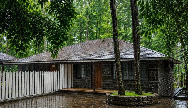 Savali 2BHK Villa, Bhor,Pool, Nature Stay, Kayaking & Bonfire ,Barbecue & Family Getaway ,Resort
