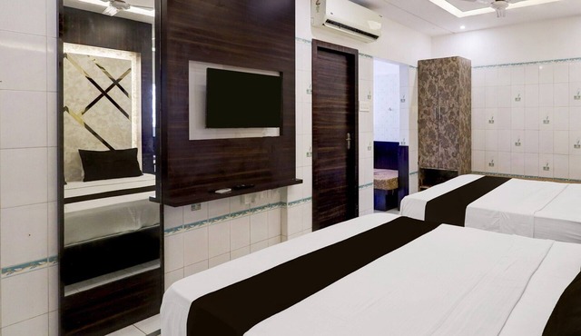 Saver Double Hotel Admire Suit