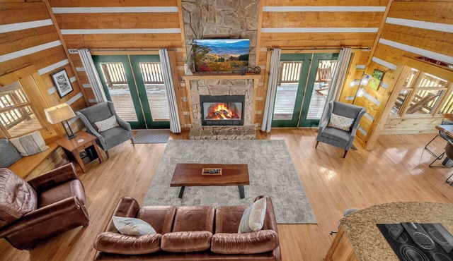 Scenic 4-BR Chalet with Hot Tub in Beech Mountain