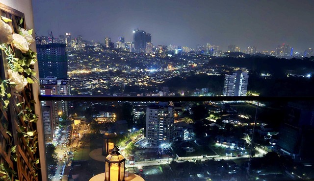 Scenic Balcony Suite @ EST Bangsar with Amazing Night View Perfect for Couples