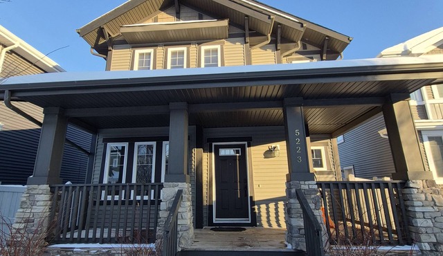 Sean Comfy Home Modern Escape in Edmonton – Near Northgate in Edmonton