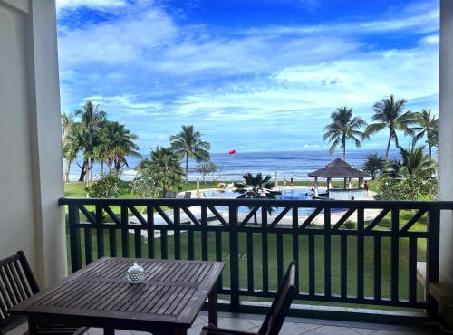Seascape Karambunai Home - Amazing sea front view!