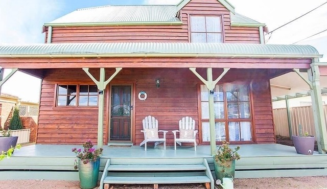 Seaside Cottage - Cosy and Tranquil