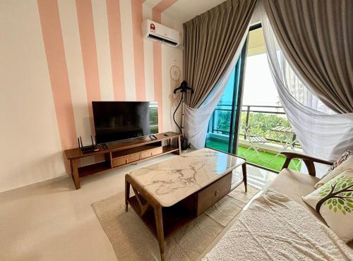 Seaview 1B1R 4pax Condo Forest City 1E-901