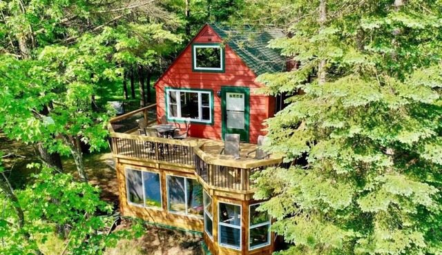 Secluded Riverfront Cottage | Sauna, Fire & Kayaks in Evart