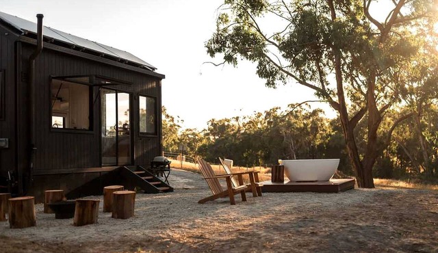 Secluded Tiny Home with Bird-Watching Hut near Loch, Victoria in Loch