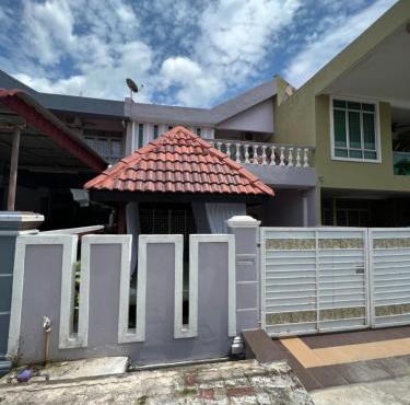 Shahzie Nirwana Pool Homestay Klebang