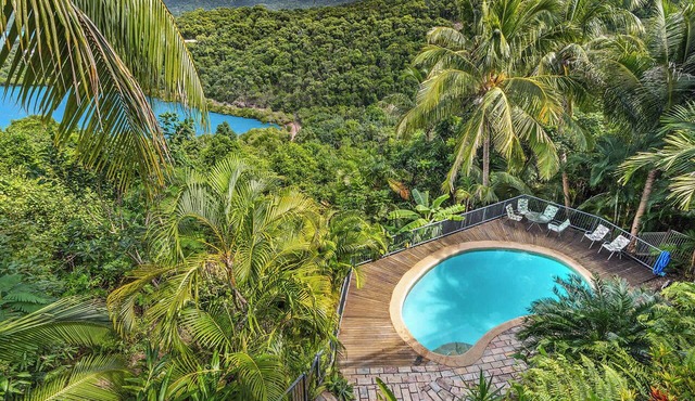 Shutehaven Escape, Home with Pool with Ocean Views in Shute Harbour