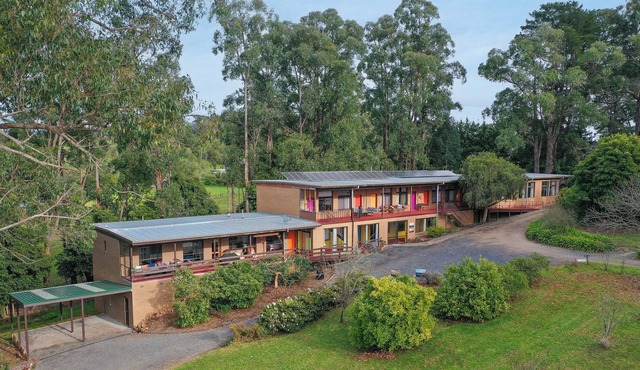 Silvan Valley Lodge - Multi Accommodation Suites in Silvan